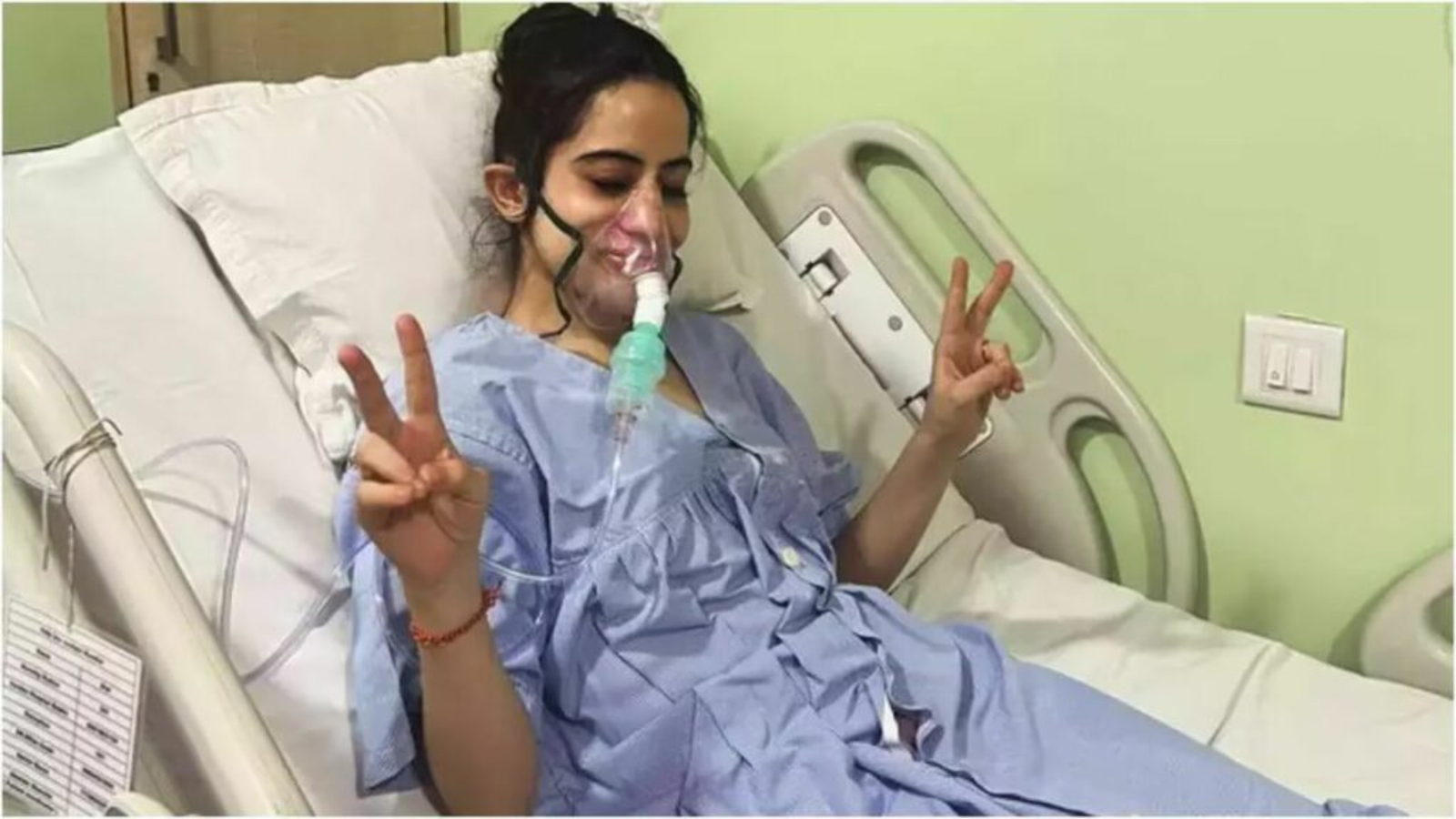 Urfi Javed Hospitalised Wearing Oxygen Mask Photo Viral